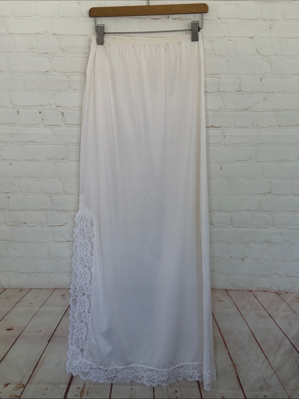 VINTAGE NANCY KING 80’s white satin long lace  slip size medium